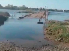 Понтонный мост затопило, а администрации наплевать, - волжанка