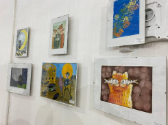 «Искусство без границ»: выставка детских рисунков в Волжском краеведческом музее