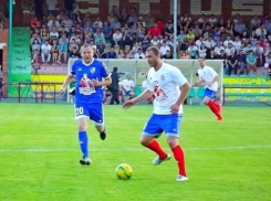 Легенды волгоградского футбола сыграли товарищеский матч
