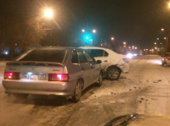 В Волжском «четырнадцатая» и Renault Logan врезались у «ПланетаЛето» 