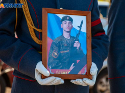 Родным Алексея Лутонина, погибшего на Украине, вручили орден мужества