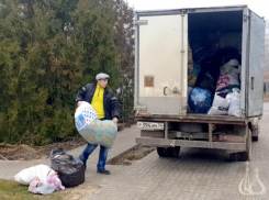 В Волжском оказывают вещевую помощь нуждающимся