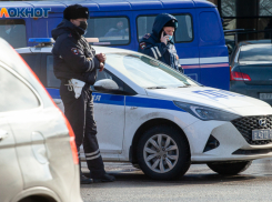 На перекрестке в Волжском произошла авария: двое в больнице