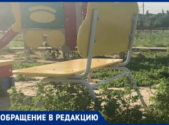 Детские площадки поросли травой по колено в Волжском: жители возмущены