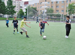 Лучшее детям: четыре юные футбольные команды Волжского решили отправить на громкий матч в Ростов