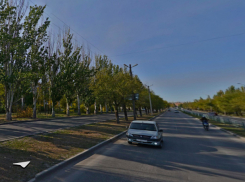 В Волжском решили запретить остановку и стоянку машин на Карбышева