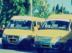 Утро в Волжском водители маршруток начали с тройного ДТП