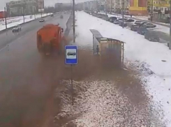 Как убирают дороги в Волжском: нанотехнологии