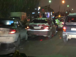 «Скользкий» поцелуй устроили водители Волжского