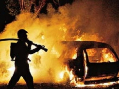 Пироманы сожгли три авто в Волгограде и Волжском