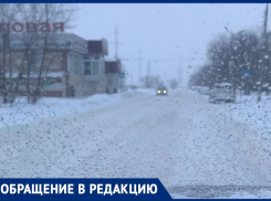 «Уберут, когда сугробы начнут убивать»: волжане уверены, что заснеженная дорога приведет к трагедии