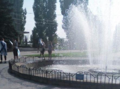 В День военно-морского флота волжане «устроили» заплывы в фонтанах