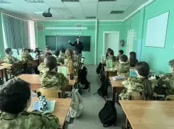 Школьникам Волжского напомнили о фликерах, правилах для СИМ и ответственности за нарушения