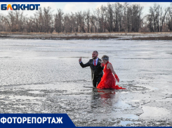 Бракосочетание по пояс в ледяной воде: как прошёл «МоржеРан» в Волжском