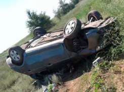 В Астраханской области опрокинулась иномарка: пострадали двое детей и пенсионер из Волжского