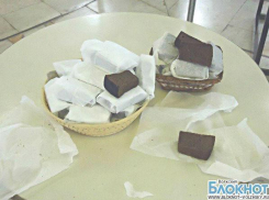 Хлеб стал символом встречи переживших блокаду Ленинграда волжан