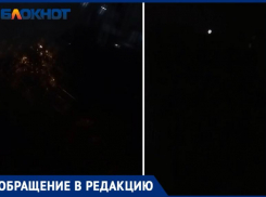 «Ходим с фонариками»: во дворе Волжского не работает освещение