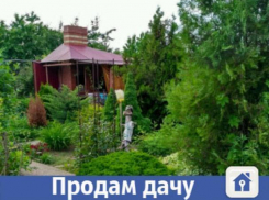 Прекрасный двухэтажный дом из красного кирпича продают в Волжском
