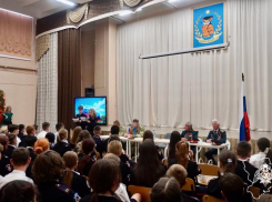 Росгвардейцы провели встречу с волжскими школьниками