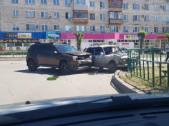 В субботний день дорогу не поделили «Рено» и «ВАЗ»