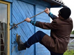 В Волжском из дачного домика вынесли автомойку