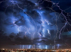 Сильный ливень и ветер задержатся в Волжском до 25 сентября