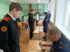 Олимпиада по знанию ПДД прошла среди школьников в Волжском