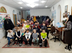 В Волжском наградили победителей конкурса «Рождественская открытка – 2022»