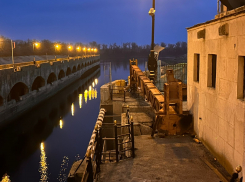 Слесарь госпитализирован с тяжелыми травмами после падения шлюзах Волго-Донского канала