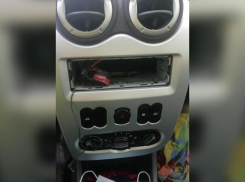 В Волжском умыкнули магнитолу: автовзломщики не останавливаются