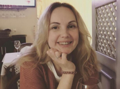 Прекрасную Юлю Чугунок  поздравляет подруга