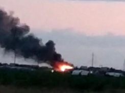 Пожар в поселке под Волжским попал на видео