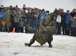 Банки били об голову, и одна из них прилетела в моего сына, - волжанка 