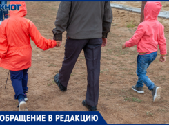 В Волжском детей довели до слез и выставили из магазина за неприятный запах