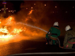 В посёлке Краснооктябрьский из-за неисправности системы загорелся автомобиль Geely
