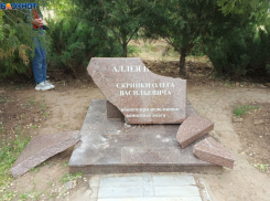 В Волжском вандалы сломали мемориал волжскому милиционеру