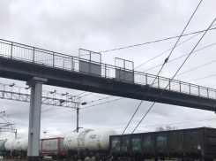 Отремонтировали пешеходный мост на станции «Волжский»