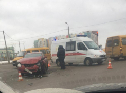 Маршрутка и «легковушка» столкнулись в Волжском: есть пострадавшие