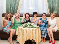 Бывший выпускник школы № 34 в волжском поздравил любимых учителей