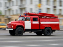 Металлический киоск вспыхнул в Ленинске