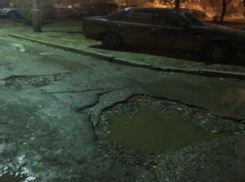 На убитую внутриквартальную дорогу волжане пожаловались властям