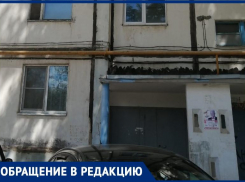 Снаружи покрасили, а внутри оставили облезлым: волжанка рассказала о капремонте дома