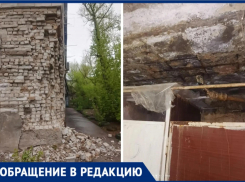 Кусок стены отвалился от дома, перекрытия сгнили: в Волжском с каждым днем рушится дом на Молодежной