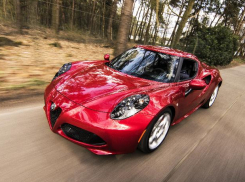 Волжане могут зарегистрировать автомобиль и получить водительское удостоверение, записавшись на Госуслугах