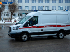 В Волжском мужчина избил фельдшера