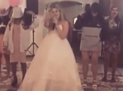 Чёткая невеста подарила мужу классную пародию на песню группы «Грибы» в Волжском