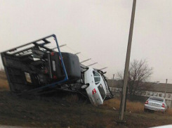 Волжанин снял на видео жуткое ДТП с участием автовоза и иномарки: есть погибшие 