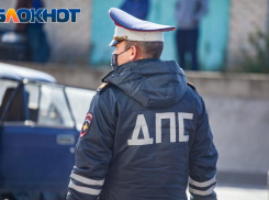 Автоледи на иномарке устроила ДТП на перекрестке в Волжском