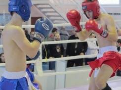 Спортсменка из Волжского взяла золото чемпионата по кикбоксингу