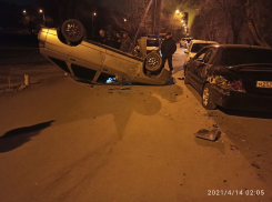 Гуляй, шальная! Пьяный водитель разбил 5 авто во дворе Волжского